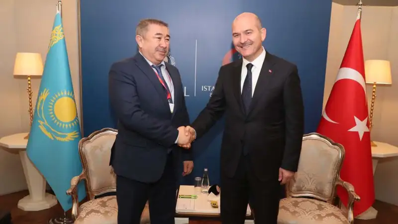 Тургумбаев обсудил сотрудничество с коллегами на Генеральной Ассамблее Интерпола