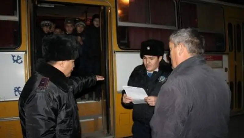 В Актау полицейские проверили школьные автобусы