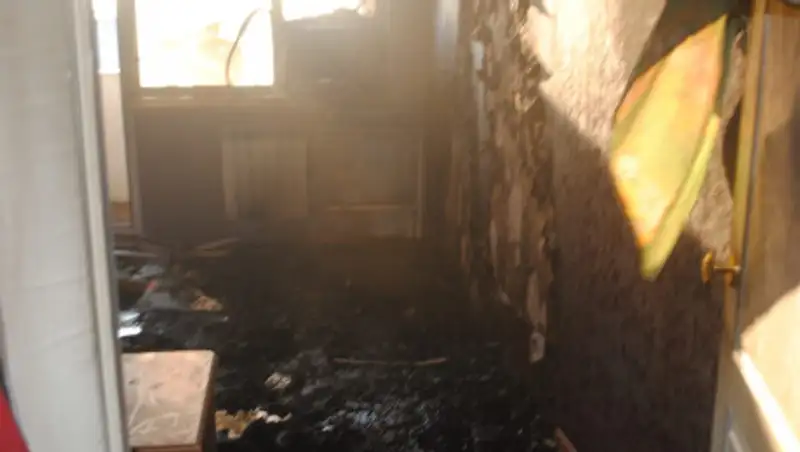 35 человек эвакуировали из-за пожара в доме в Атырау