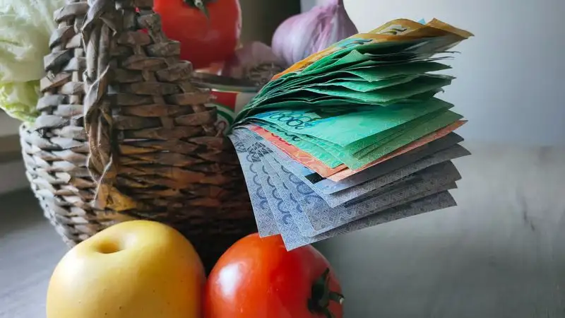 Какие социально значимые продукты ощутимо подешевели в Казахстане