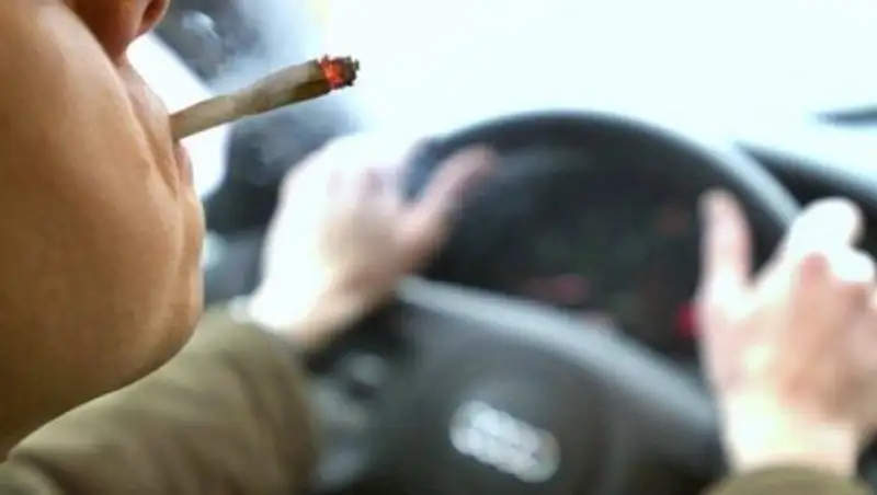 Чиновник сел за руль "под кайфом"