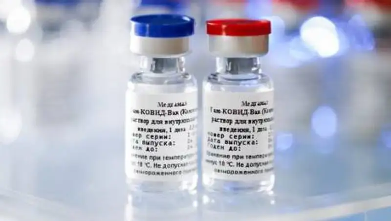 Казахстанцев пугают страшными побочными эффектами вакцины "Спутник V"