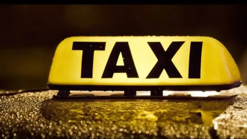 В Алматы  таксист облапошил иностранку