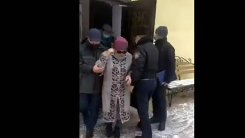 Побег гостей из ресторана в Уральске попал на видео