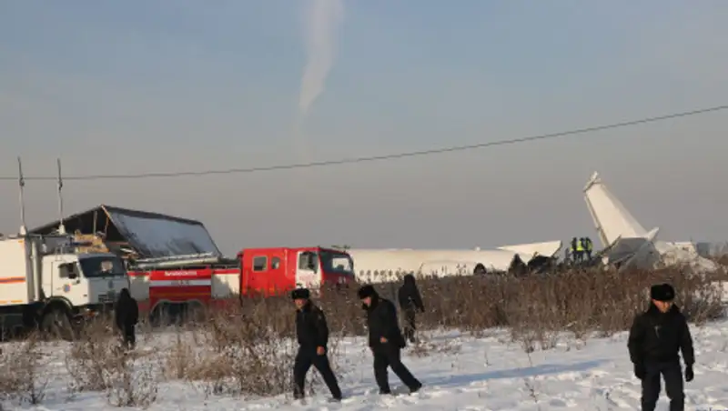 Спасатели продолжают работы на месте крушения самолета