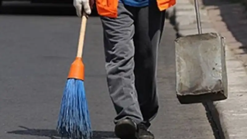 Алматинские КСК жалуются на нехватку дворников