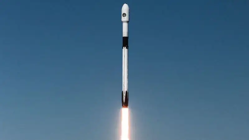 SpaceX отправила на МКС первый частный экипаж