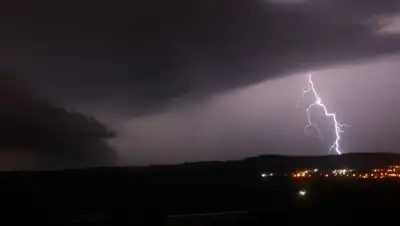 дождь с грозой , фото - Новости Zakon.kz от 13.04.2022 12:02