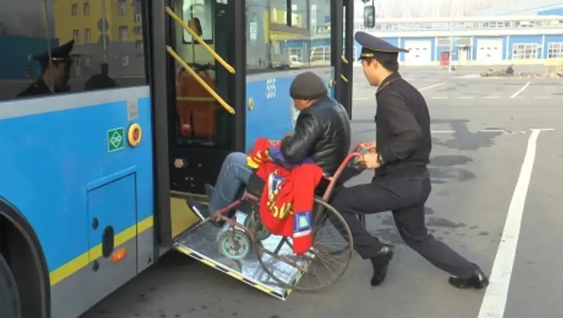 В Алматы 600 единиц общественного транспорта оборудовали пандусами