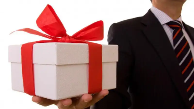 Скоро Новый год: не делайте подарки госслужащим