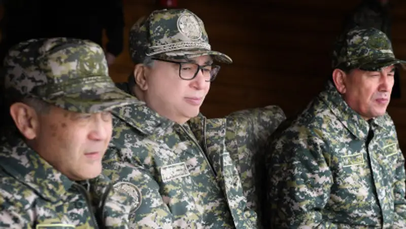 Президент назначил командующих войсками