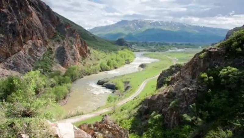 Территорию поисков пропавшего в горах мальчика расширили до границы с Кыргызстаном