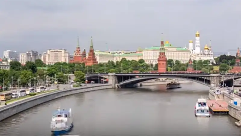 Как москвичи поздравили казахстанцев с Днем Конституции