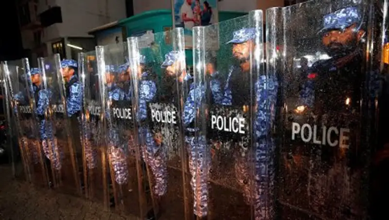 Военным на Мальдивах приказано вернуться в столицу Мале