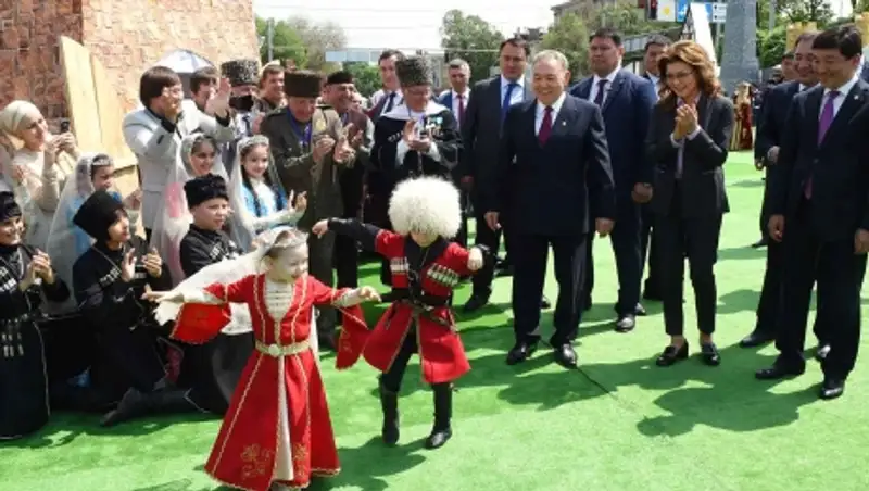 Глава государства поздравил казахстанцев с Днем единства народа