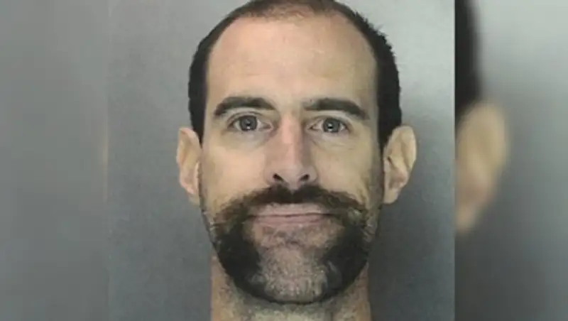 Учитель начальных классов делал из учениц секс-рабынь с помощью гипноза