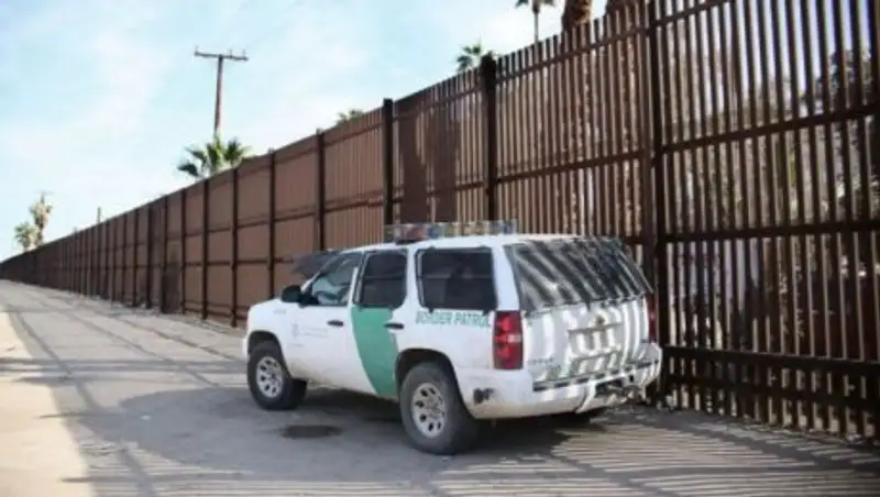 Власти США назвали сроки строительства стены на границе с Мексикой