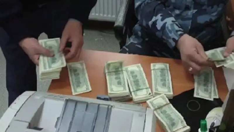 На границе с Китаем задержан бизнесмен с незадекларированными 60 тыс. долларов