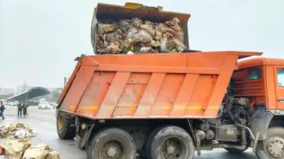 Актобе продолжает тонуть в мусоре, фото - Новости Zakon.kz от 14.04.2023 23:53