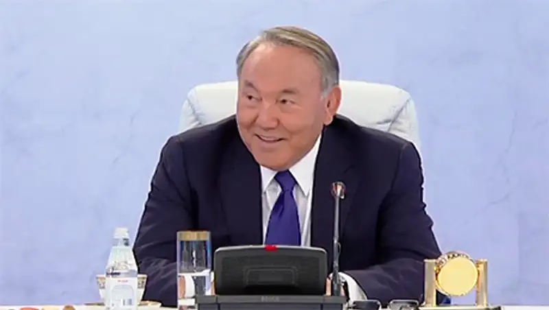 За что Назарбаев заложил министра: В Сети появилось забавное видео