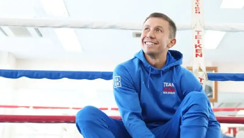 Головкин поздравил Бивола с победой над Канело