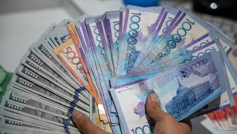 Курс доллара еще снизился на торгах 14 ноября