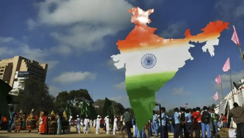 Премьер-министр Индии в нарушение протокола лично встретил президента США у трапа самолета