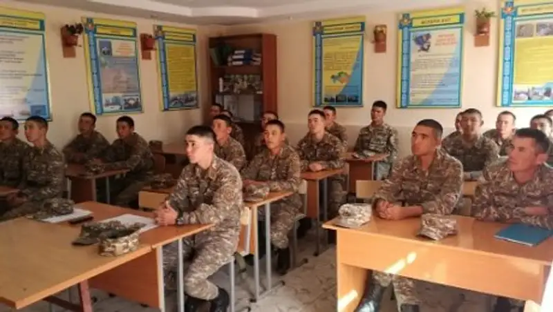 Жамбылские военнослужащие поддерживают Послание Президента