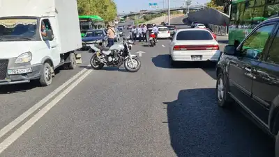 Мотоциклист погиб в Алматы, фото - Новости Zakon.kz от 24.09.2022 17:30