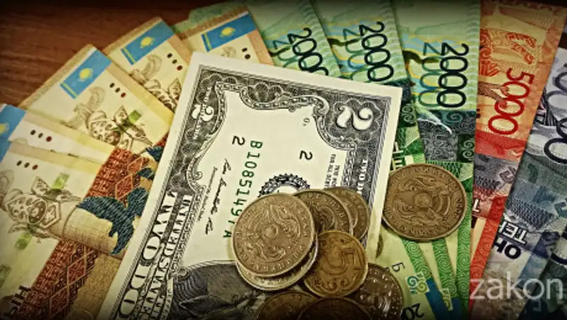 Курс доллара в обменниках близок к рекордному максимуму