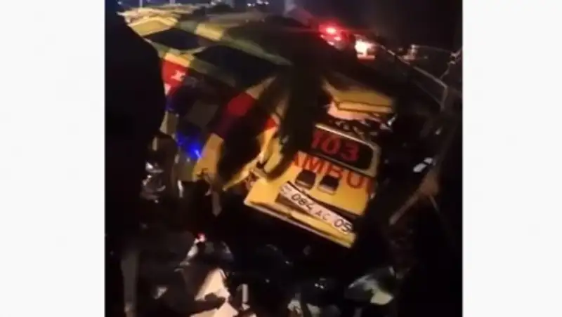 "Скорая в лепешку". Серьезное ДТП произошло на трассе Алматы - Кокпек - Коктал