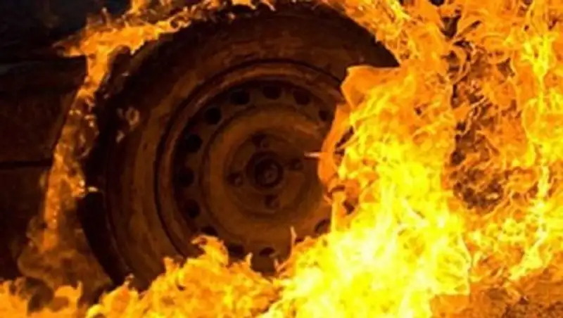 Грузовик вспыхнул во время стоянки в Усть-Каменогорске