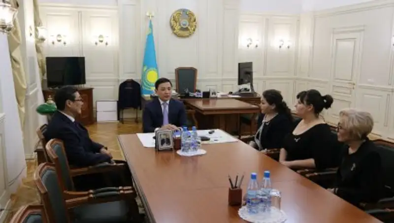 В рамках форума «Жомарт жүрек» аким ЗКО встретился с участниками проекта «100 новых лиц Казахстана»