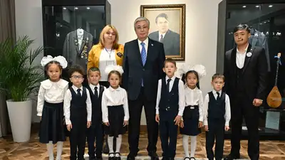 Токаев посетил школу имени своего отца, фото - Новости Zakon.kz от 27.10.2023 15:15