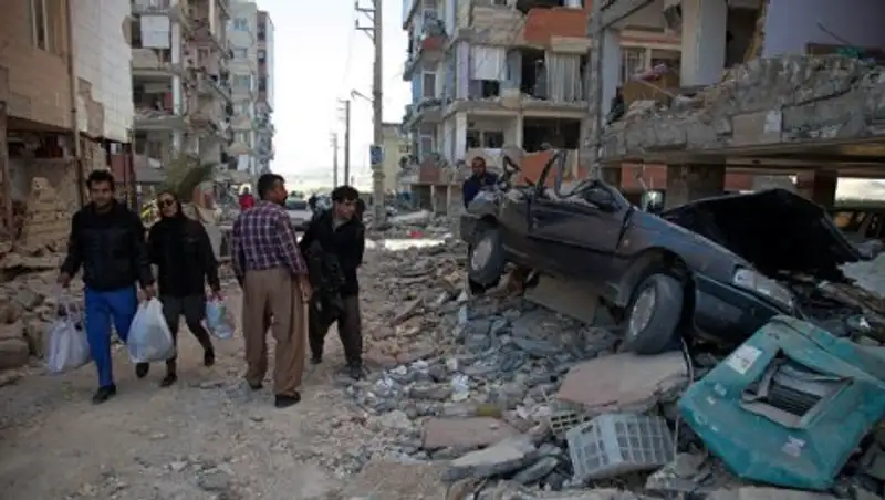 Число жертв землетрясения в Иране возросло до 350 человек