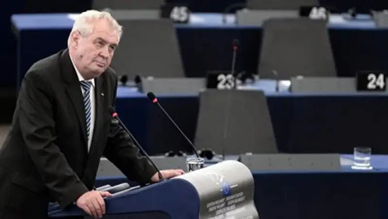 Президент Чехии призвал провести референдум по членству страны в ЕС и НАТО