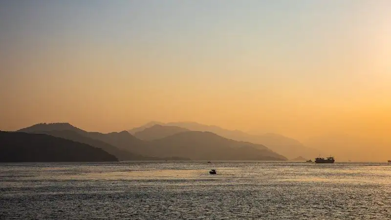 Около Гонконга на борту нефтяного танкера произошел взрыв, есть пострадавшие