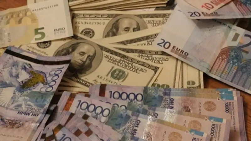 Курс доллара снизился до 255 тенге после вмешательства Нацбанка