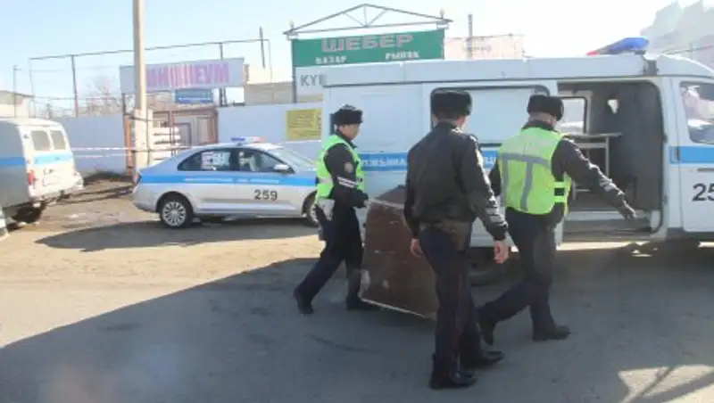 В Уральске возле рынка обнаружили труп мужчины в железном ящике