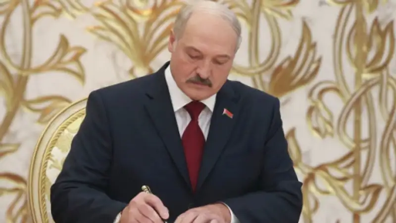 Лукашенко подтвердил, что Минск не будет выбирать между РФ и Западом