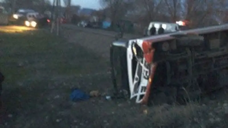 В Талдыкоргане легковушка столкнулась с автобусом, есть жертвы