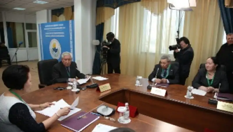 Кандидат в Президенты РК Б. Естемесов показал низкий уровень владения госязыком