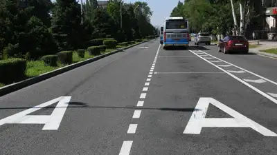 Водителям Астаны могут разрешить ездить по автобусной полосе