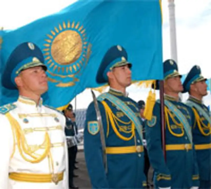 Парламент принял закон, устанавливающий 7 мая государственным праздником РК "Днем защитника Отечества" , фото - Новости Zakon.kz от 04.10.2012 16:57