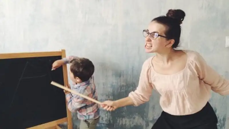 В Узбекистане школьная учительница открыто прокляла своих учеников во время урока