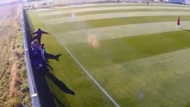 Румынский тренер избил 16-летнего футболиста за поход в «Макдоналдс»