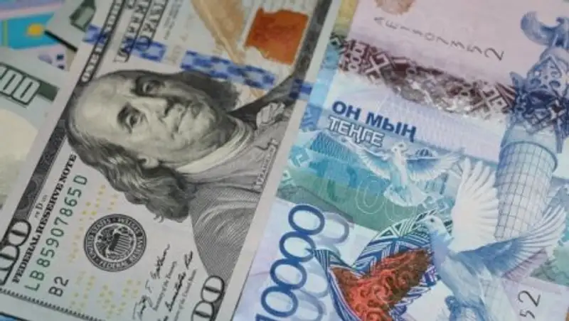 Курс доллара немного подрос на торгах