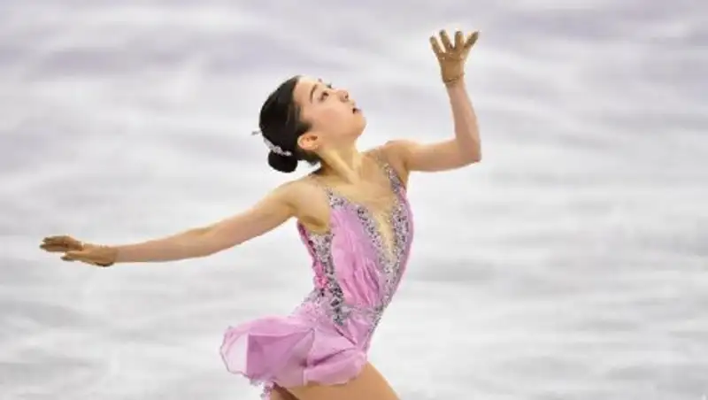 Элизабет Турсынбаева стала 11-ой после короткой программы на ЧМ