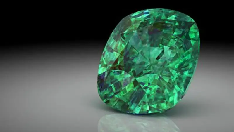 В России добыли гигантский изумруд