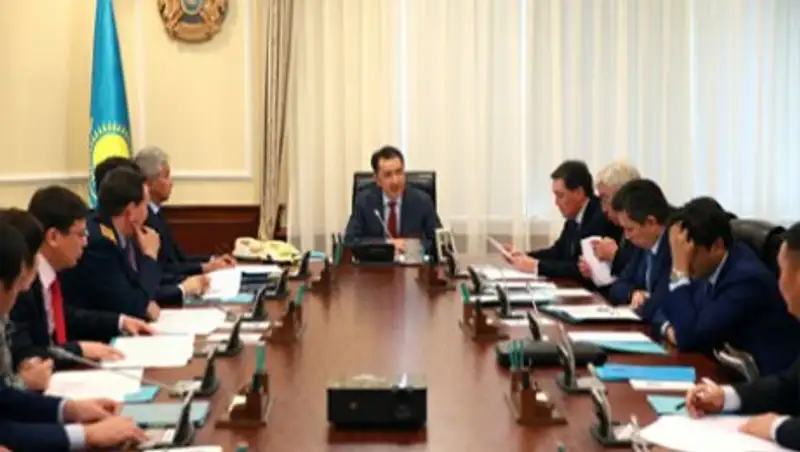 Б.Сагинтаев поручил выработать меры по улучшению миграционной и визовой политики